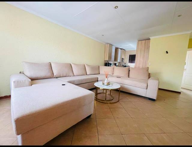 2 BEDROOM TOWNHOUSE FOR SALE IN DUNNOTTAR